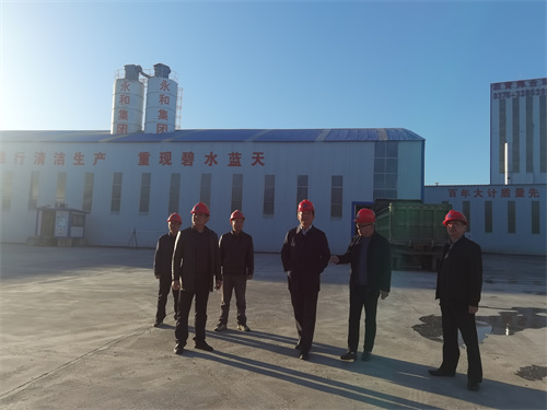 11月8日下午，信陽(yáng)市發(fā)改委主任張宗福等一行領(lǐng)導(dǎo)蒞臨河南永和建設(shè)集團(tuán)有限公司平橋五里店王水拌合站視察指導(dǎo)工作！