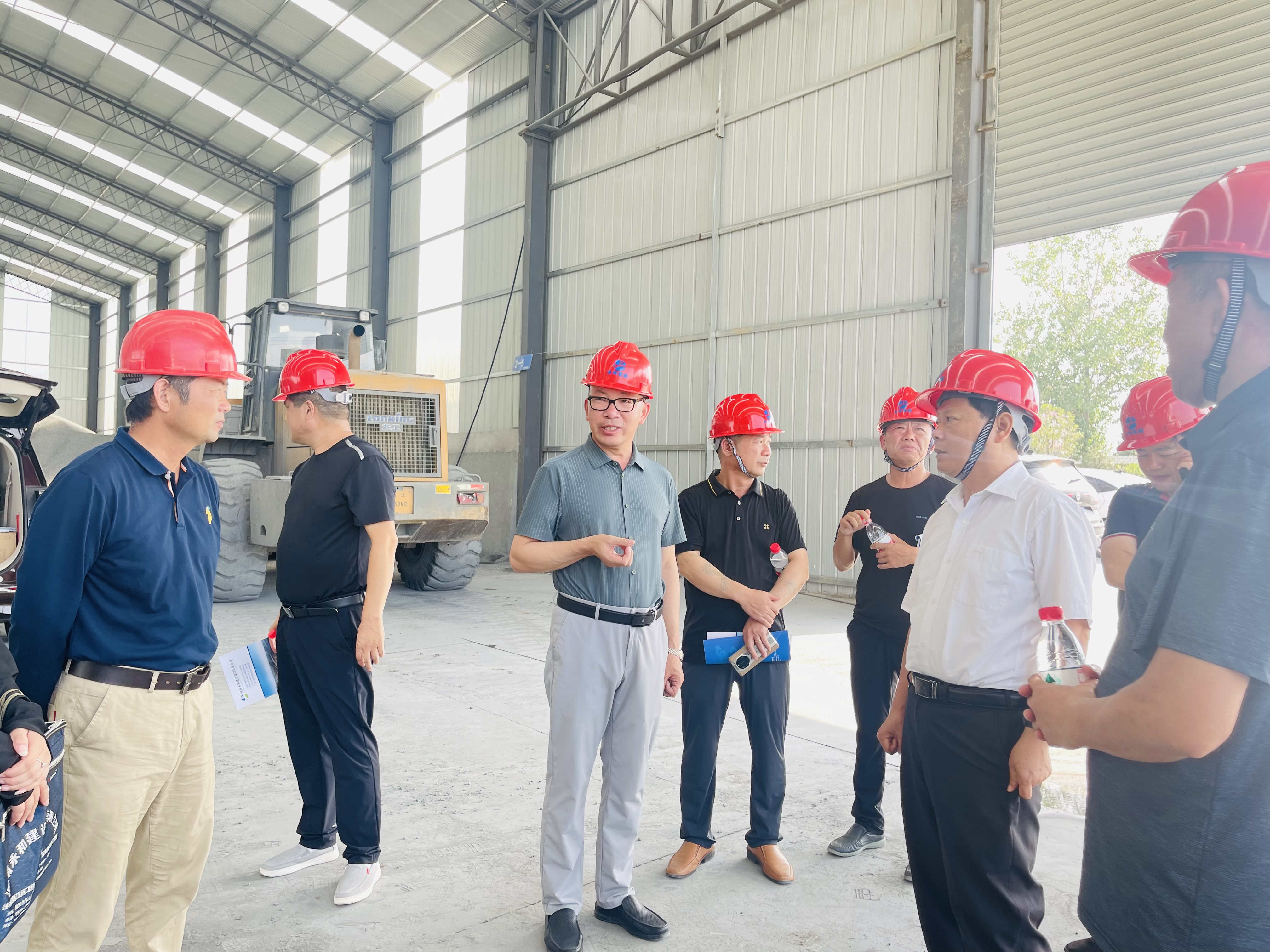 信陽市公路事業(yè)發(fā)展中心、信陽市公路局、107國道建設(shè)工程指揮部、中國中冶信陽項(xiàng)目部等單位蒞臨河南永和建設(shè)集團(tuán)檢查指導(dǎo)工作